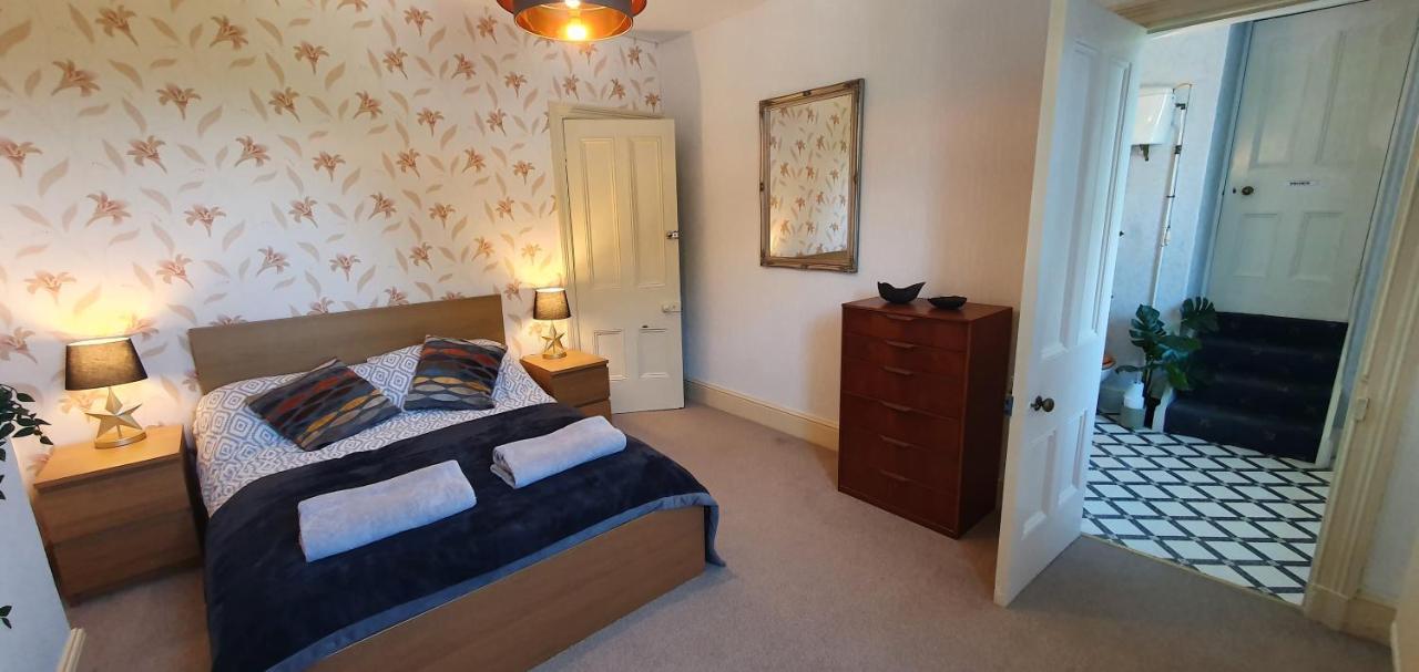 Large Mach Apartment At Pen Y Coed Hall 多尔盖罗 外观 照片