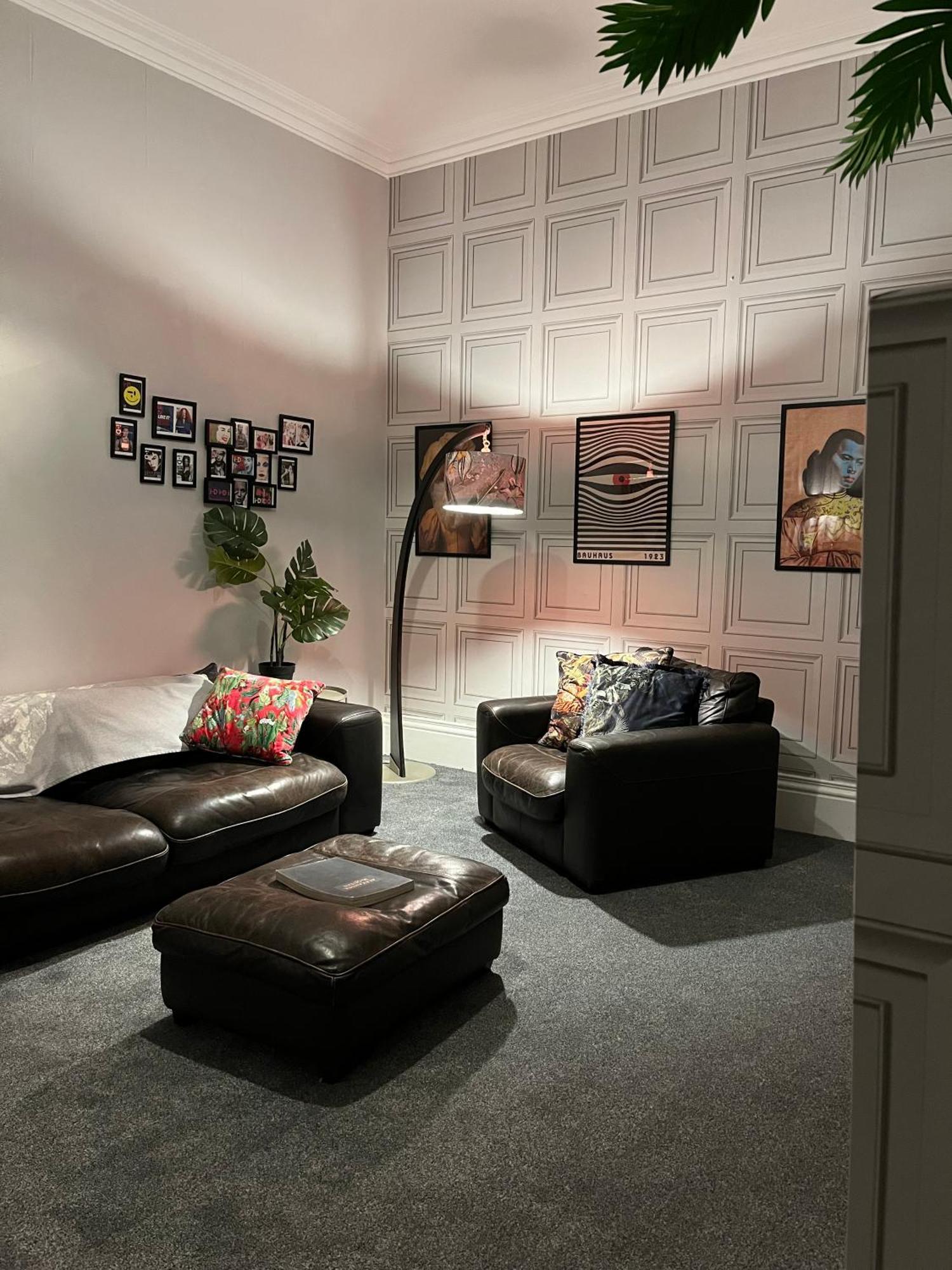 Large Mach Apartment At Pen Y Coed Hall 多尔盖罗 外观 照片